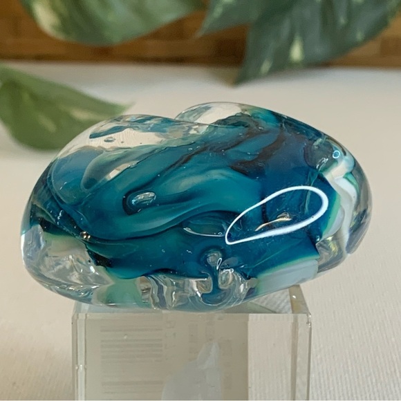 Turquoise Blue Art Glass Heart Paperweight Swirling Bright Colors Hand Blown 2.5 - Picture 15 of 16
